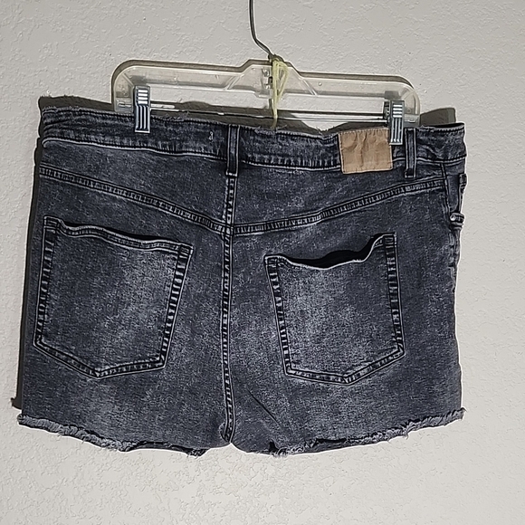 H&M Womens Shorts black distressed Faded holes cut off size 18 - Picture 1 of 13